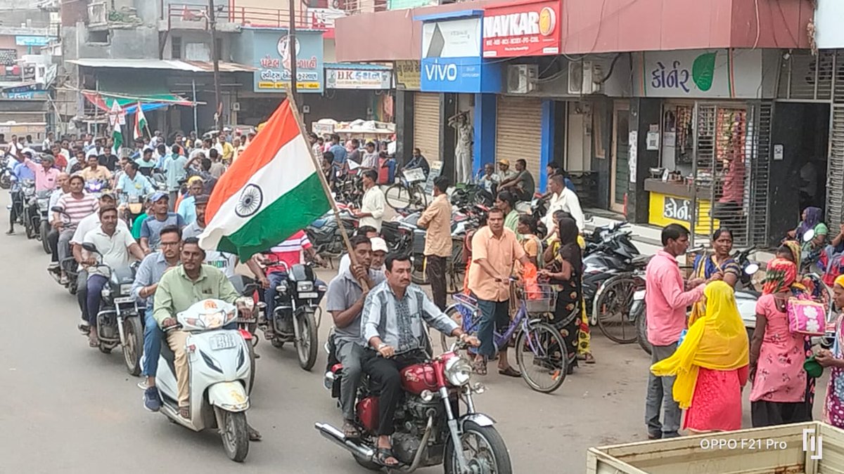 sdm_khambhat's tweet photo. ખંભાત નગરપાલિકા દ્વારા હર ઘર તિરંગા અભિયાન હેઠળ રાષ્ટ્ર ભાવના પ્રેરિત કરવા બાઇક રેલી નું આયોજન કરાયું ..# દેશ કી શાન મેરા અભિમાન_ તિરંગા #હર_ઘર_તિરંગા @CollectorAnd @pkumarias @ravalmayur108 @trajendrabjp https://t.co/YsgEjEAaxU