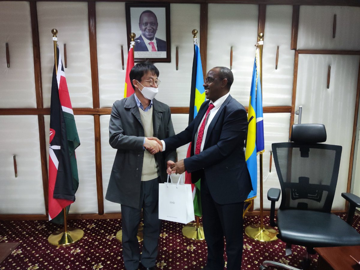 lapsset's tweet image. @lapsset CEO meets with Korea Oversees Infrastructure and Urban Development Cooperation (KIND) Managing Director Kim Jong Hoon at the regional offices in Nairobi.
#LapssetKe