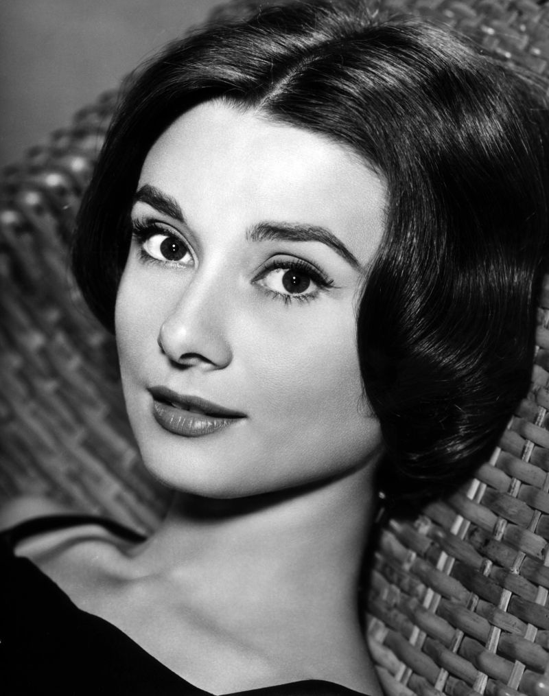 kangchelsi's tweet photo. hi twitter,
am very proud at how my coloring turned out here #colorizing #audreyhepburn https://t.co/HQ84PAq5NA