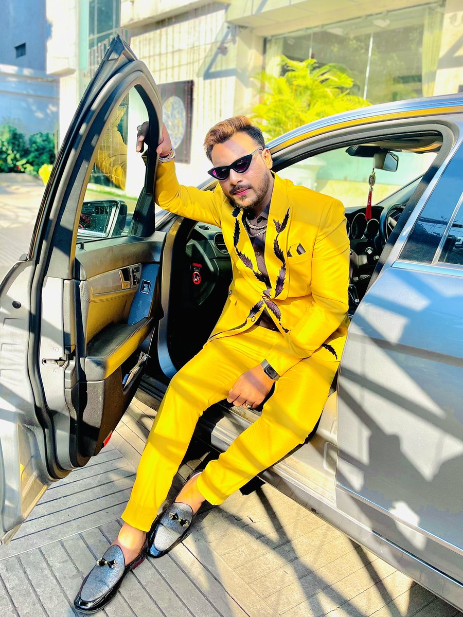 ankitshaw22's tweet photo. Confidence is Sexy !!
A pose before work is all I do.
#MrTalkative🇮🇳
Wearing #thakkerbrothers https://t.co/pvqgqQ2Y7J