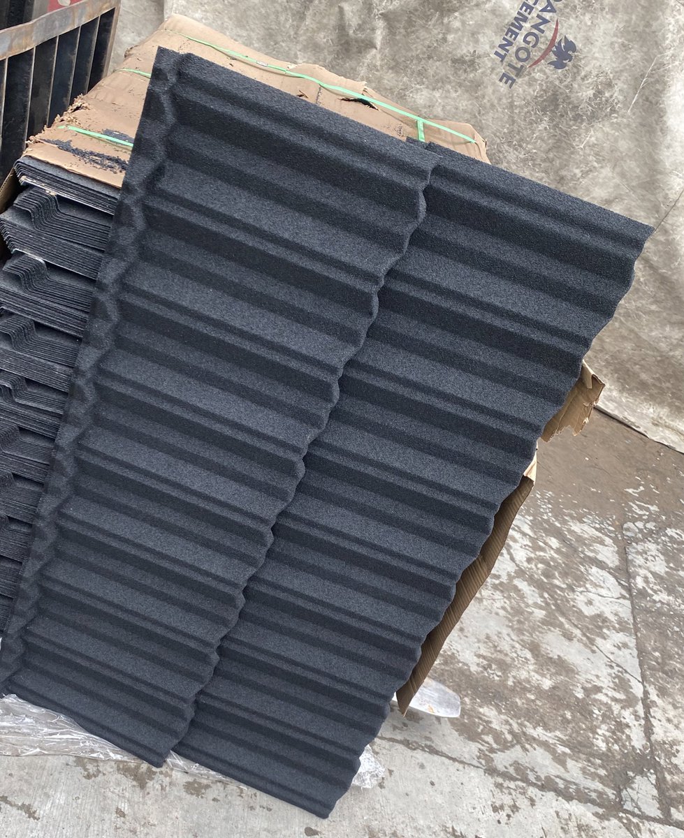 UltimateBuildin's tweet photo. Classic roofing tiles successfully delivered to Ibadan, Oyo state. #roofing #roof #realestate #stonecoatedroof #classicroof #building https://t.co/PHO4qkDiEv