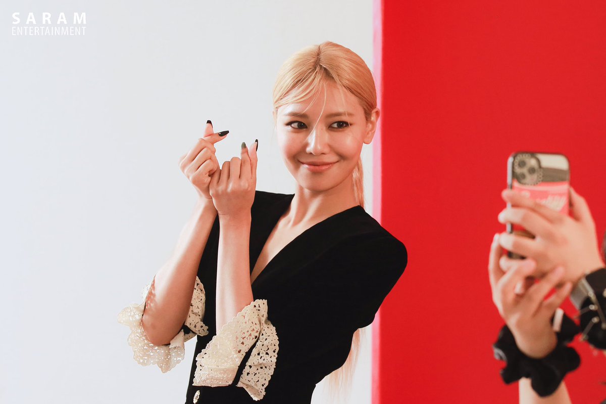 _snsd_updates's tweet photo. #sooyoung #수영 #choisooyoung #최수영 #ellehongkong #sarament https://t.co/7OXWDB1qFM