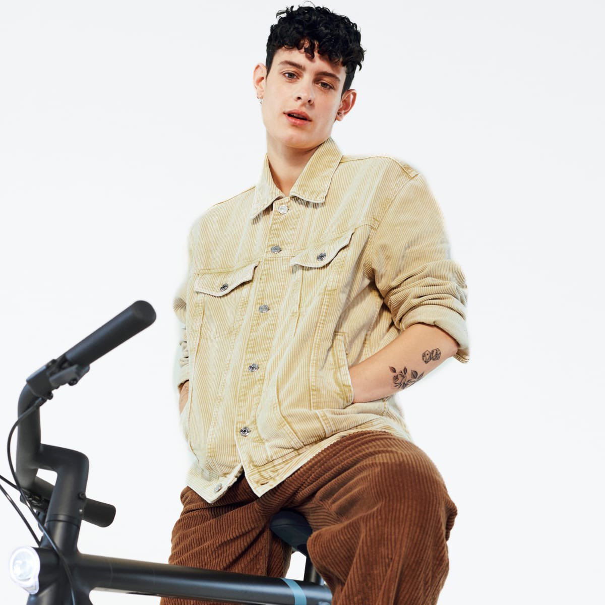 belleStoreInc's tweet photo. VanMoof S3 is reframing the future with an updated motor, automatic electronic gear shifting, and integrated anti-theft tech — Shop in Lagos & Abuja Nigeria via https://t.co/L8B0uhgtva — #vanmoof #vanmoofs3 #vanmoofx3 #vanmoofbikes #bike #bicycle #electricbike #workout #exercise https://t.co/LjUrU1AfIf