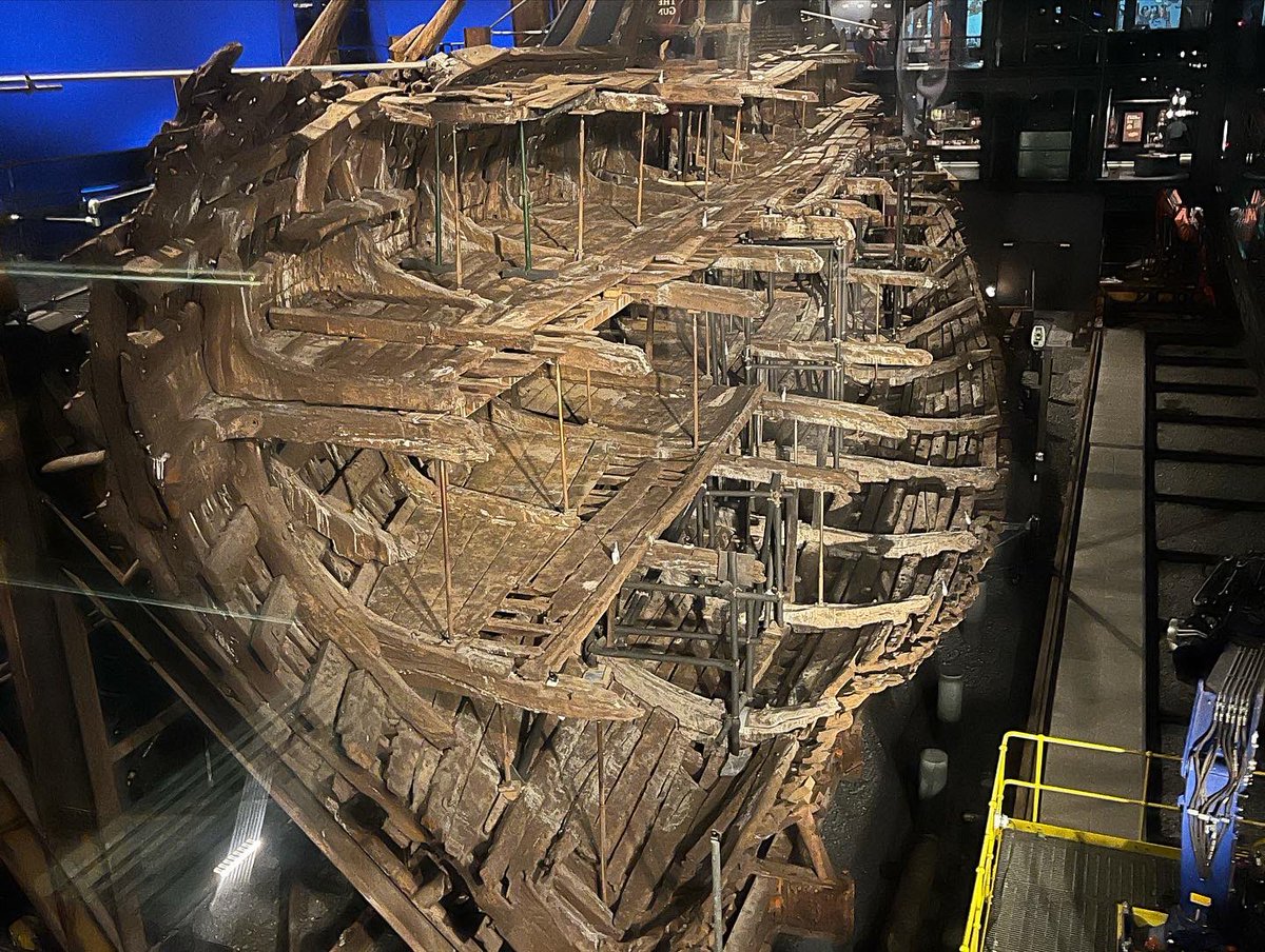 Fab day yesterday @historicdockyar seeing HMS victory, The Mary Rose &amp; HMS Warrior. Includes harbour tour &amp; saw two new aircraft carriers HMS Queen Elizabeth &amp; HMS Prince of Wales. Also met Henry 8th &amp; he excellent. #ukhistory #caravanning #caravan #touring #ukstaycation