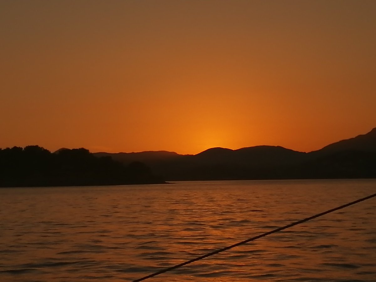 MissMullen2's tweet photo. I miss these sunsets already 🌇🇬🇷 https://t.co/tDpwB5pYud