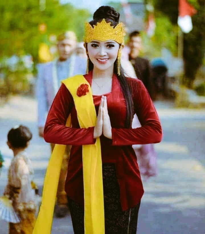 Jika kamu berusaha melupakan seseorang namun hati dan pikiranmu selalu menyebut namanya itu tandanya dia mencintaimu, karena kekuatan hati tidak akan pernah di bohongi dan biarkan semesta akan membuktikannya..

#KekuatanDoaituNyata 
#NgebucinTime