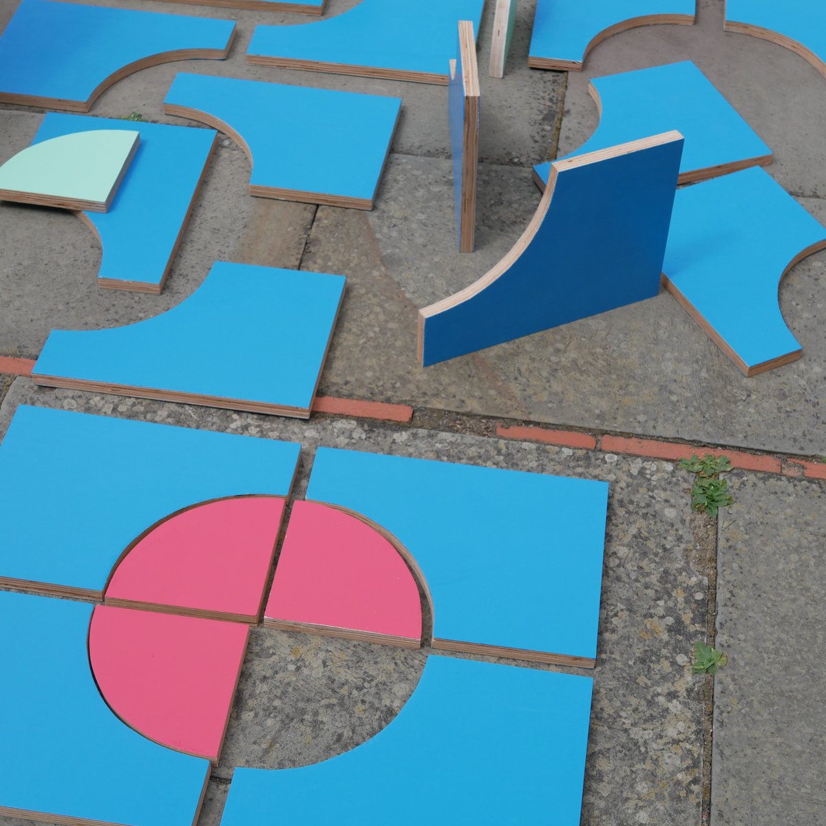 MK_Gallery's tweet image. 𝗣𝗹𝗲𝗮𝘀𝗲 𝘁𝗼𝘂𝗰𝗵.
​
🕳️ ​'Portholes' by Francesca Cant is a new participatory artwork based on the architecture of MK Gallery, which encourages play and social interaction.
​
Available now and throughout the summer months, during MK Gallery’s regular opening hours.