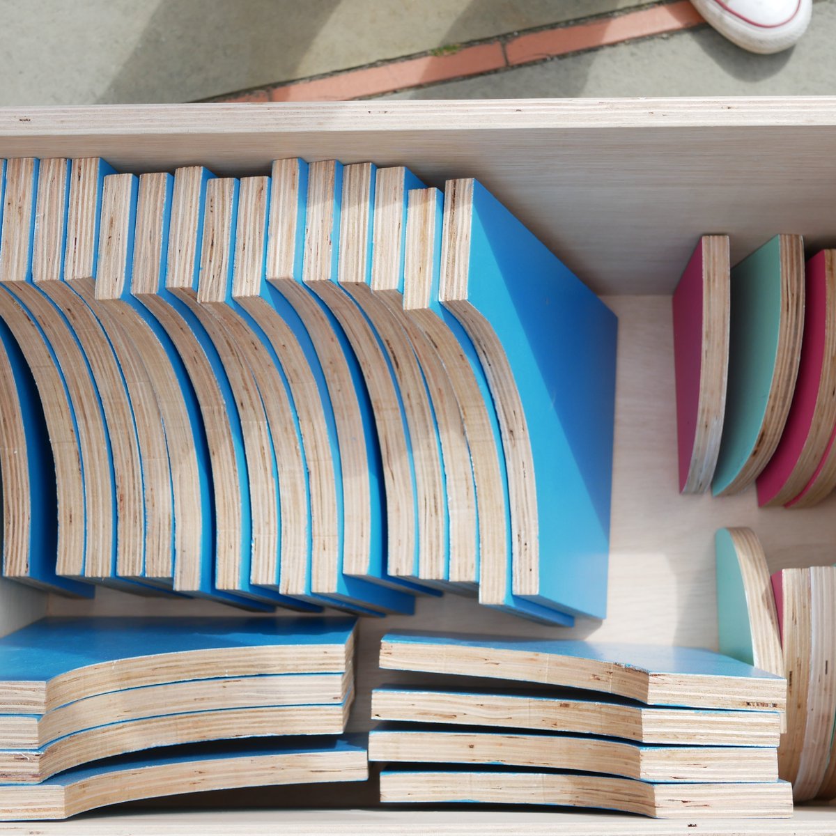 MK_Gallery's tweet image. 𝗣𝗹𝗲𝗮𝘀𝗲 𝘁𝗼𝘂𝗰𝗵.
​
🕳️ ​'Portholes' by Francesca Cant is a new participatory artwork based on the architecture of MK Gallery, which encourages play and social interaction.
​
Available now and throughout the summer months, during MK Gallery’s regular opening hours.