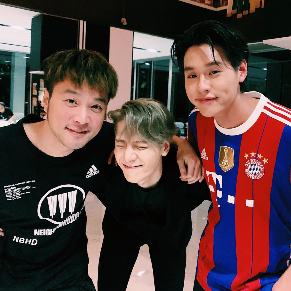 LovieforBillkin's tweet photo. Jackson, Billkin, and P'Bell 🤩🤩 
So cute 🤏 

#bbillkin #JacksonWang https://t.co/qSQotAGd6r