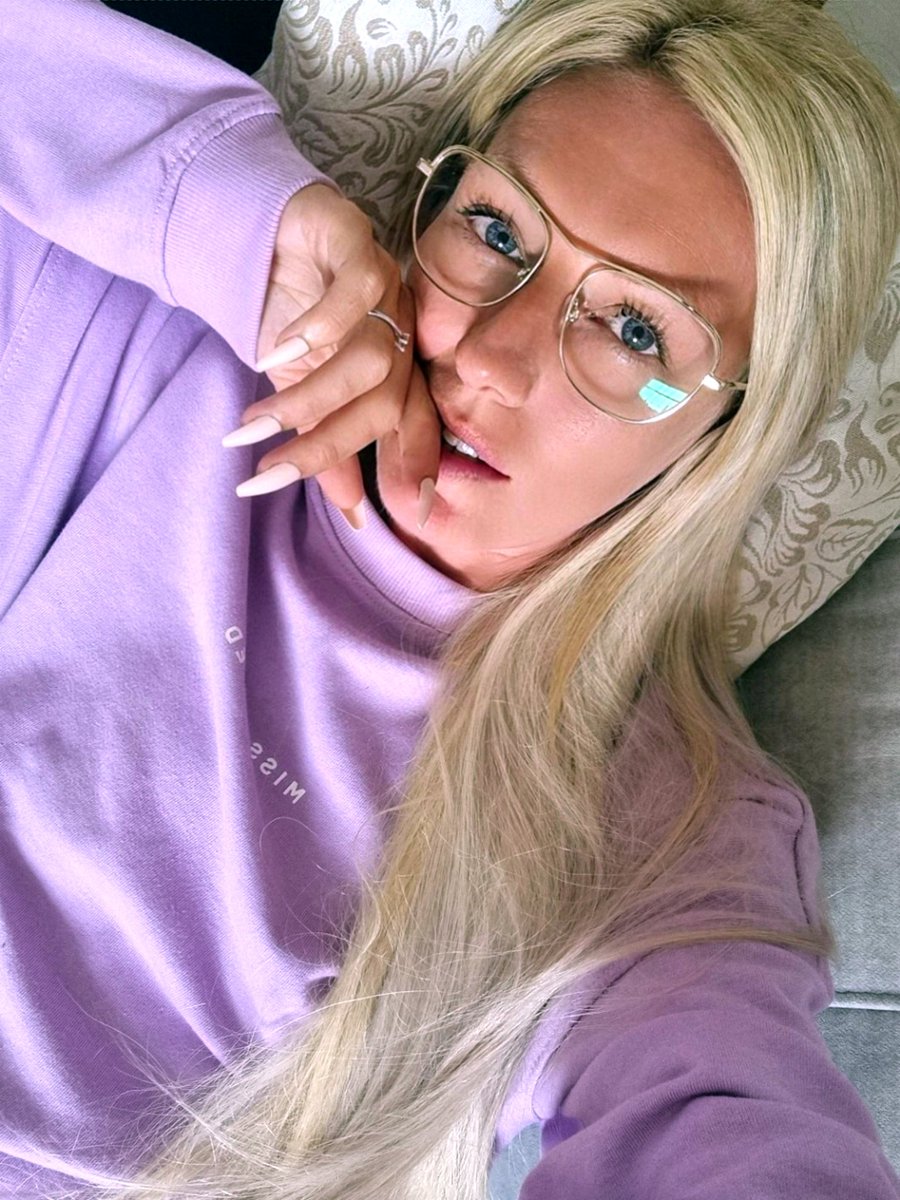 🍒 Polly Kendall 🍒 on Twitter: "Hey 💜"