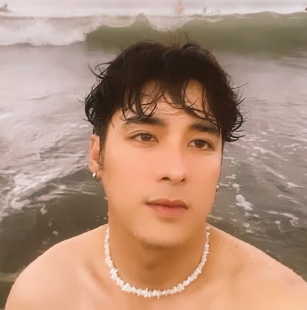 AnRox89's tweet image. Tony wakeboarding in CamSur.
JC surfing in Baler.
Boyfriend tingz. Charot!

#HelloStranger 
#JCTON
#XavMi forevah