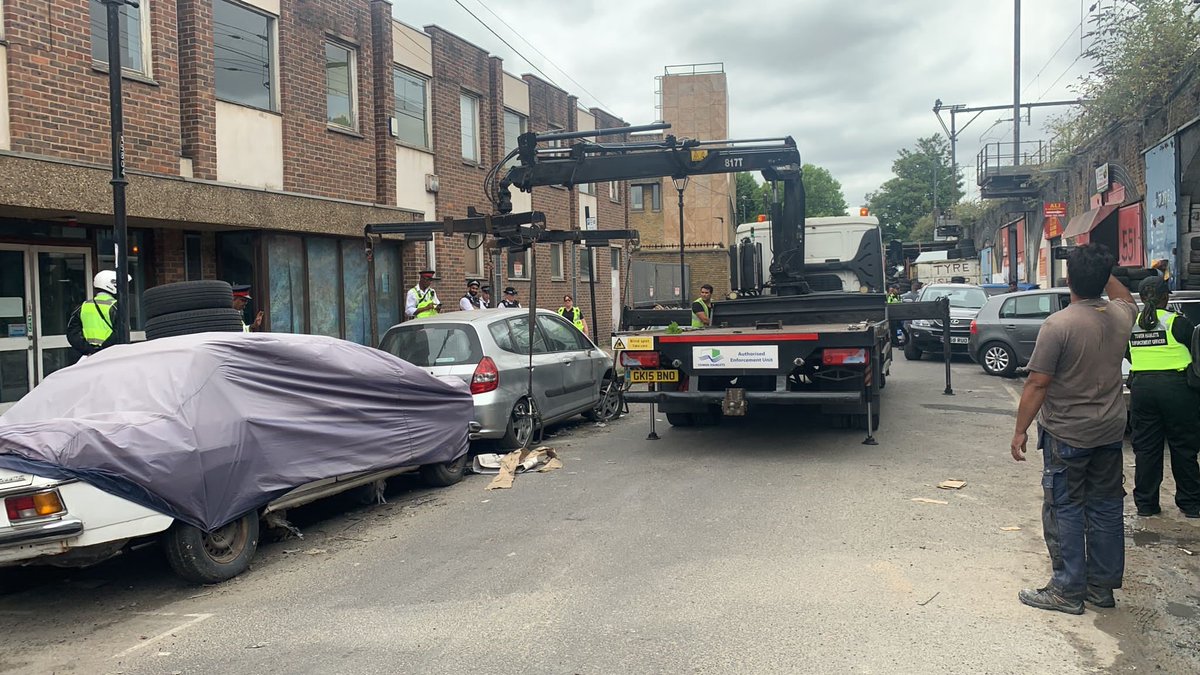 Bow & Bromley North Police tweet media