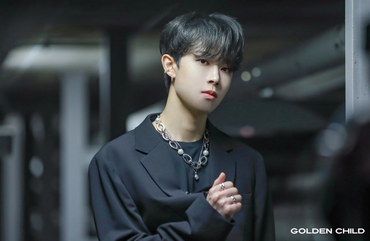 KDHLOOKS_GC's tweet photo. 🖤

#골든차일드 #김동현 #GoldenChild #KimDonghyun https://t.co/XzIep7Yr2m