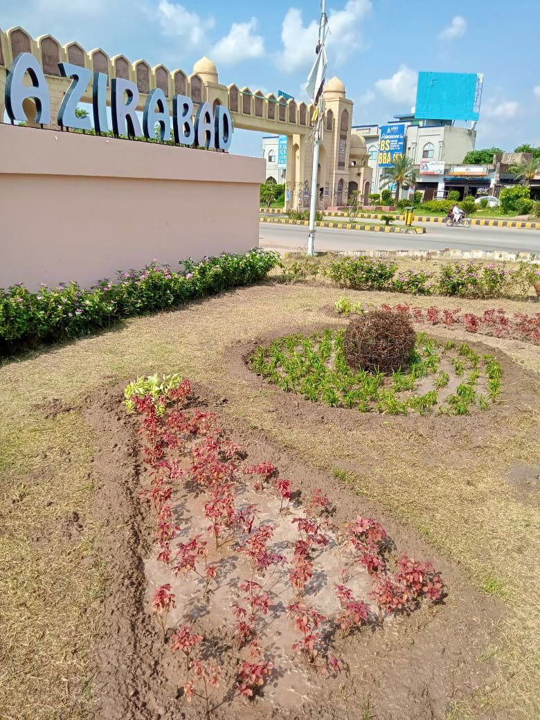 DCGRW's tweet photo. MC staff developed green belt and plants new saplings at entrance gate / I Love Wazirabad green belt on GT road entrance.
#GoGreenPak
#GoGreenGujrnawala
@CMOPunjabPK
@CS_Punjab
@CommissionerGu3
@CleanGreenPK https://t.co/qxJTFuT9W6