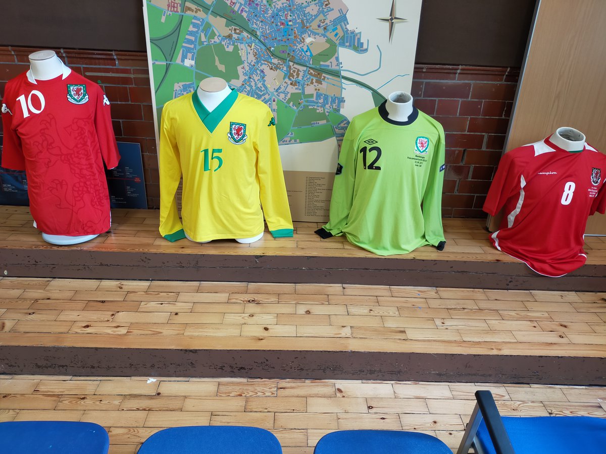 Cynlluniwch eich gweithgaredd crefft cit pêl-droed eich hun yn <a href="/amgueddfeyddwxm/">Amgueddfeydd Wrecsam</a> prynhawn ma, gan ddefnyddio ychydig o grysau <a href="/Cymru/">Wales 🏴󠁧󠁢󠁷󠁬󠁳󠁿</a> am ysbrydoliaeth!

Galwch i mewn unrhyw bryd o 1-3pm.