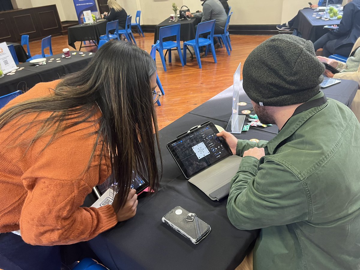 iStoreEducation's tweet photo. Taking book reviews to the next level with Augmented Reality. @TechieTash showcases how you can harness the power of Augmented Reality by creating a one-of-a-kind personal learning experience for your students. #AppleTeacherRoadshow #EveryoneCanCreate #ARoniPad #AppleTeacher https://t.co/47Bl8EbpJI