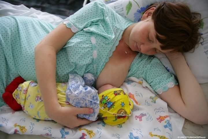 One of the  best the position for breastfeeding is 

📌SIDE LYING
This is for feedings in the middle of the night, this position is ideal. 

You and the infant are both lying stomach to stomach, with the breast placed next to her lips. 
#Supportandeducate 
#breastfeedingweek2022