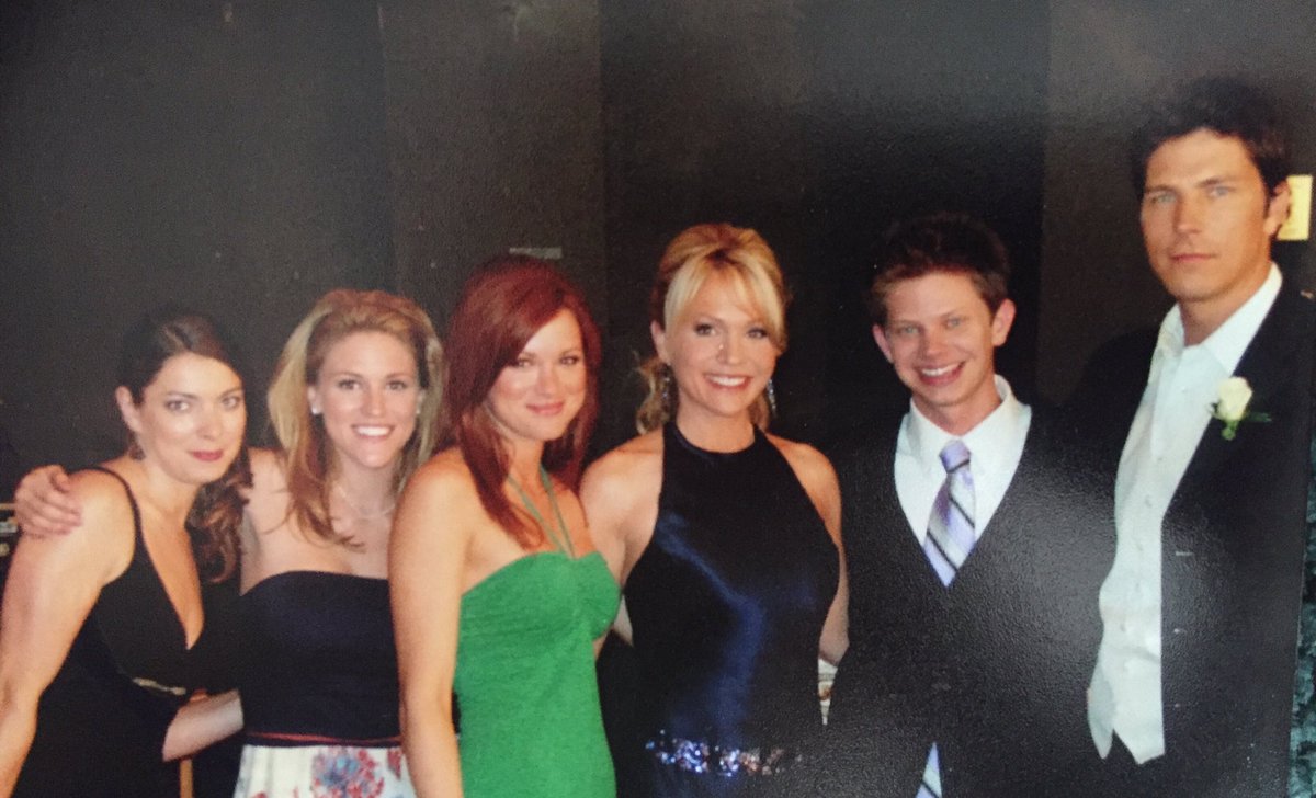 Danneel with the One Tree Hill cast