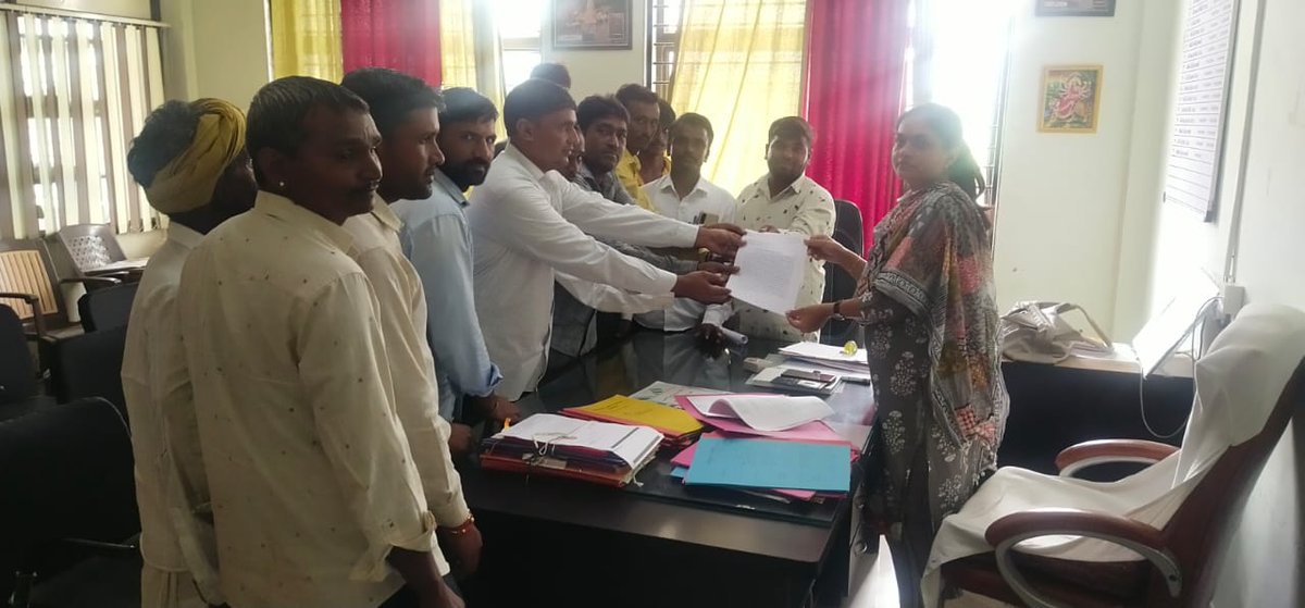GujaratMgnrega's tweet photo. બનાસકાંઠા જિલ્લામાં મેટ દ્વારા જ્યા સુધી નરેગા કર્મચારીઓને ન્યાય ન મળે ત્યાં સુધી સામુહિક મનરેગા કામોનો બહિષ્કાર
@PMOIndia
@NarendraModi4GJ 
@IndiaMGNREGA 
@MoRD_GoI
@CMOGuj 
@BJPGujarat2022 
@Bhupendrapbjp 
@iarjunsinhbjp
@brijeshmeja1
@CRPaatil
@crdgujarat1
@rashtrapatibhvn https://t.co/uSTYl8AJUC