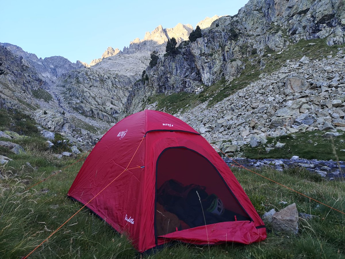 montana_segura's tweet photo. ¿#AlMonteDeTravesia? es una genial idea, pero exige un #PlanificaEquipaActua más completo.
Aquí te dejamos nuestros consejos.
👉Travesías entre refugios: https://t.co/77sIW261xT
👉Travesías en autosuficiencia: https://t.co/iOC5jjqEyI
@112Aragon @internetfam @aragonturismo https://t.co/dli56QTS9C