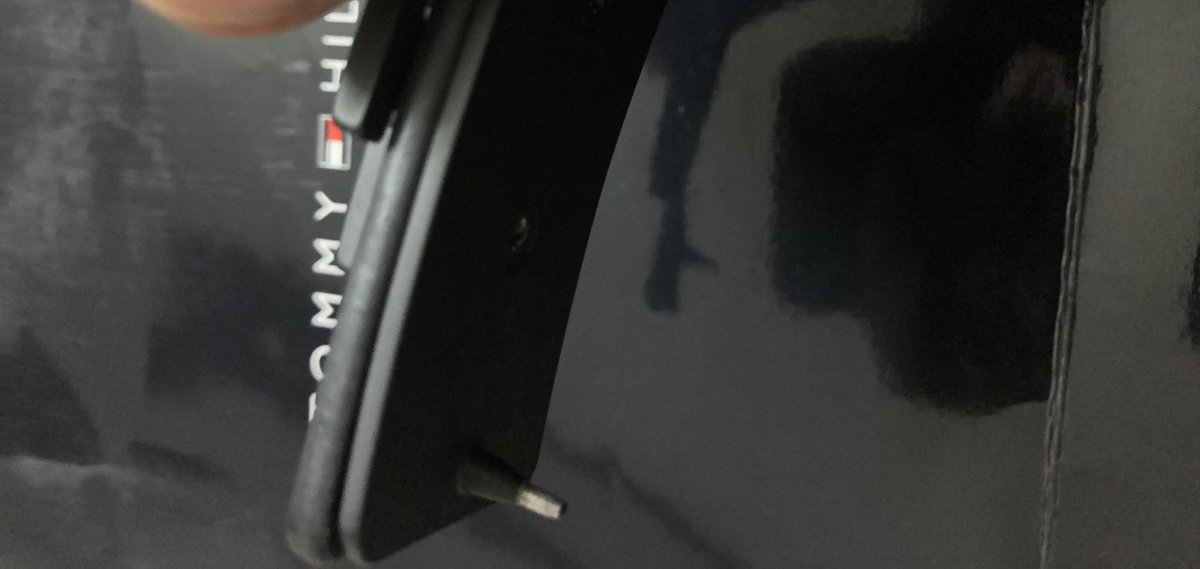 cpbang1's tweet photo. I purchased a belt from tommy but there’s a manufacturing defect in the product related to its pin. @SupportatTommy @TommyHilfiger https://t.co/FSBSSmBXoD