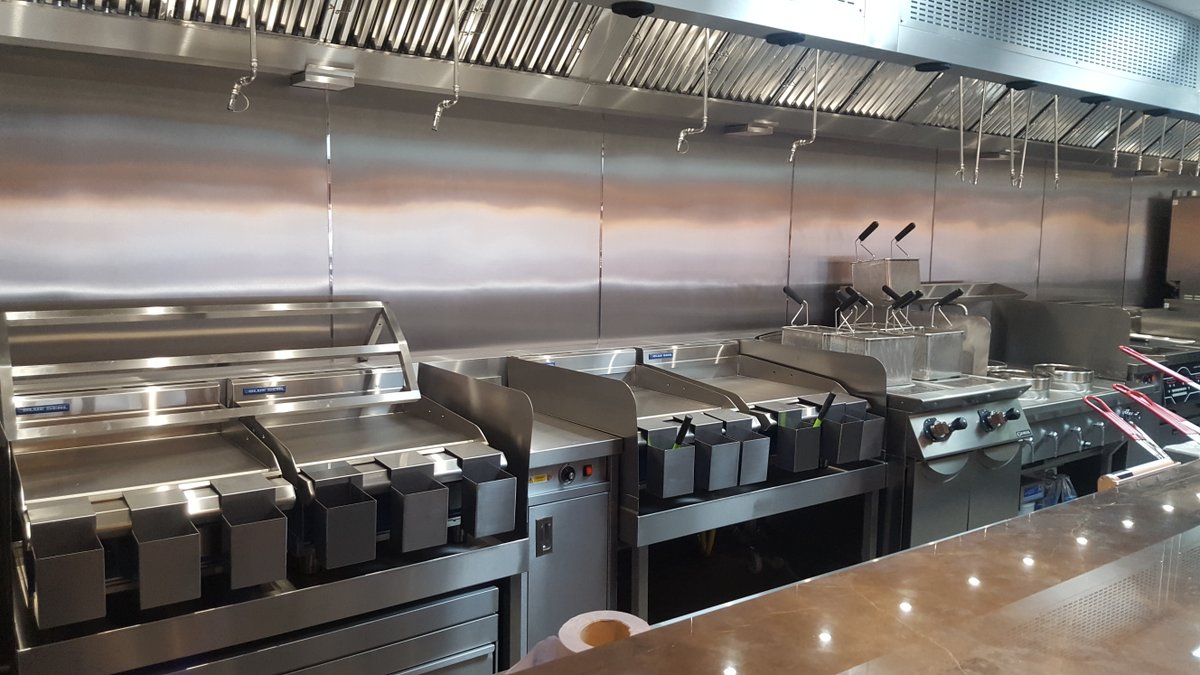 TheRealBlueSeal's tweet photo. Another fantastic kitchen installation by Paul Turnbull & the @CateringProject team. At Ashton Leisure Park, an exciting new East Asian themed restaurant is here. Blue Seal Evolution griddles & GT45 fryer for the vegan fried food offering.
#commercialkitchens #bluesealevolution https://t.co/fz6qOPESVM