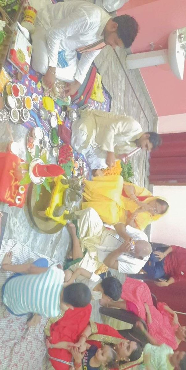 प्रकृति संरक्षण से पूरित सनातन संस्कृति के पावन पर्व " नाग पंचमी" की सभी क्षेत्र एवं प्रदेश वासियों को हार्दिक शुभकामनाएं। 

कल लखनऊ स्थित निजी आवास पर सपरिवार देवाधिदेव महादेव का रुद्राभिषेक कर आशीर्वाद लाभ प्राप्त किया।