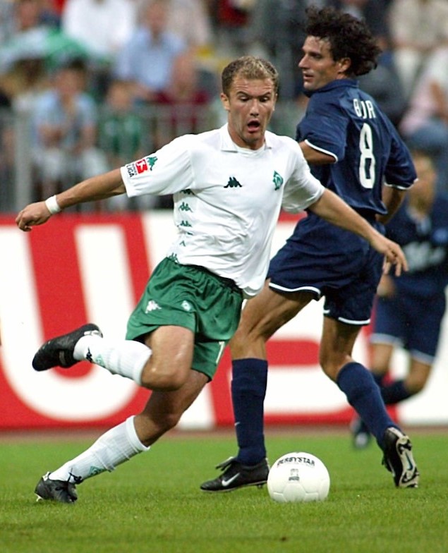 werderbremen's tweet photo. Ein Double-Sieger von 2004 feiert heute seinen 42. Geburtstag 🎉
Alles Gute, Ivica #Banovic 💚🤍
#Werder https://t.co/5eOBBdWpqo