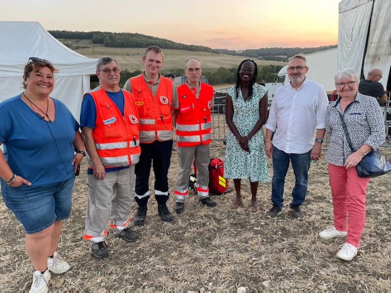 Prefet02's tweet photo. 29/07 : Fatou Mano, sous-préfète de l'arrondissement de Château-Thierry, s'est rendue au festival Musique en Omois dans la commune de Monthurel, afin de rencontrer les organisateurs et les équipes de la Croix Rouge. #Aisne #musiqueenomois #Monthurel https://t.co/HO4mvivTBT