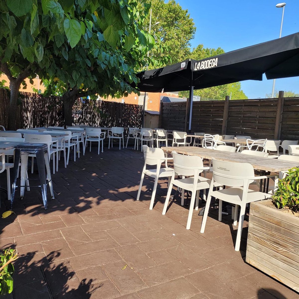 Arab_Crete's tweet photo. World renowned LA Bodega Restaurant, made with our #stampedConcrete Flooring system, Made in Spain 
#antibacterial #HealthSafe #AntiScratch
#texturedconcrete #landscape #StructuralConcrete #ColoredConcrete #colouredconcrete #concretefloors #ArabCrete #ModernConcrete https://t.co/AuF4mGOW3c