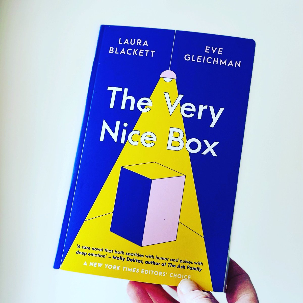 yearsofreading's tweet photo. I read and really loved #TheVeryNiceBox by #LauraBlackett and #EveGleichman from @VERVE_Books
Here’s my review to tell you why I think this should absolutely be on your bookish radar this Summer!
Thank you @VERVE_Books for my gifted proof copy,
https://t.co/M0mTBKttXN https://t.co/V0KIlqvk5T