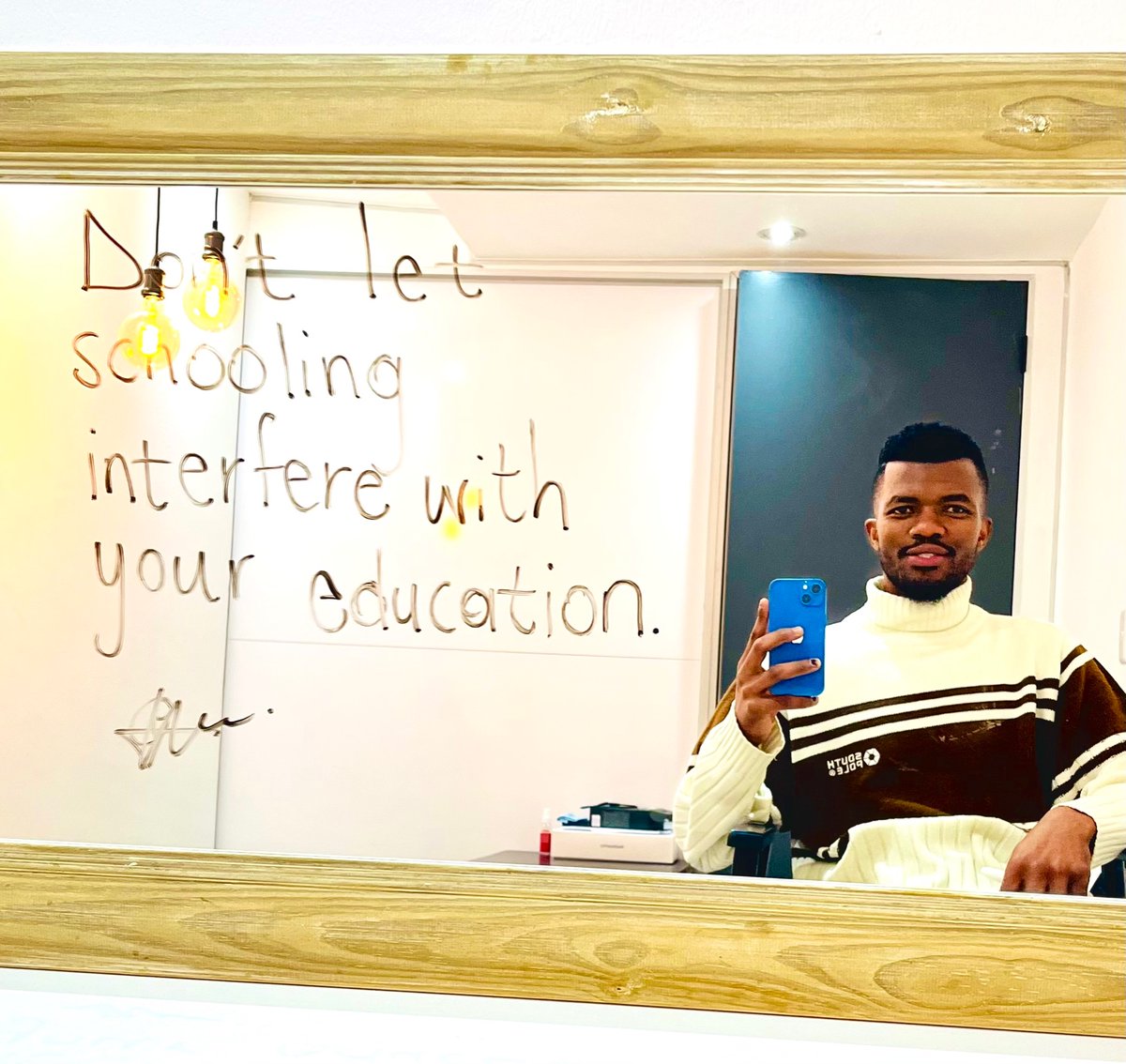 guy_maluleke's tweet photo. Don’t let schooling interfere with your education. 

🌻🌻🌻
#mirrorquotes
#959Breakfast https://t.co/eIXdikCuSw