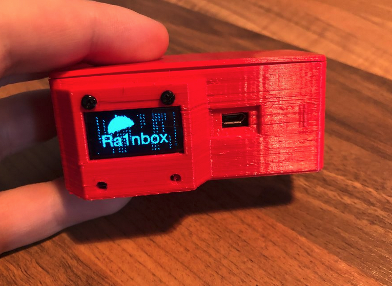 And this is the second prototype, using a 3D printed case. Raspberry Pi and a small OLED screen. All without buttons #ra1nbox #checkra1n #jailbreak #oldtimes