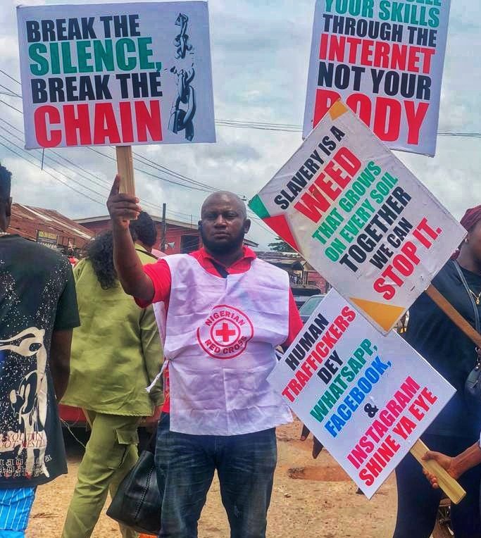 NRCS_Edo's tweet photo. On this year's World Day Against Trafficking in Persons, our RFL team walked with Edo State Task Force against Human Trafficking, and @naptipnigeria around major streets and markets in Benin, and the Benin Central Mosque to educate residents on the dangers of human trafficking https://t.co/4VLEN5Zj7b