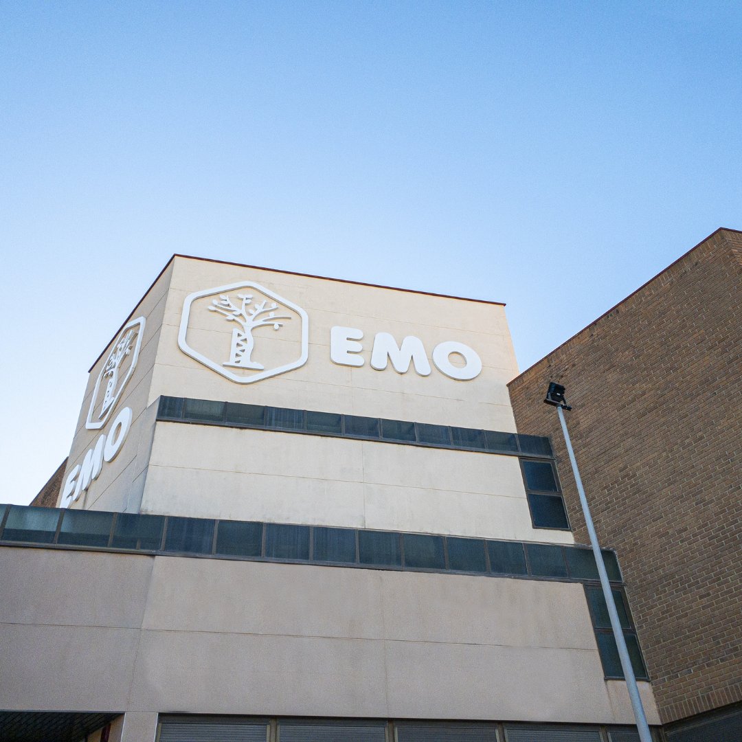 emo_eo's tweet photo. ¡Nuestras instalaciones ya cuentan con energía solar, en total, hemos puesto más de 200 placas en la cubierta!  
Recientemente hemos terminado la instalación y estamos muy contentos con el resultado 🙂 
#placassolares #energíasolar https://t.co/fimZ1PWGm6