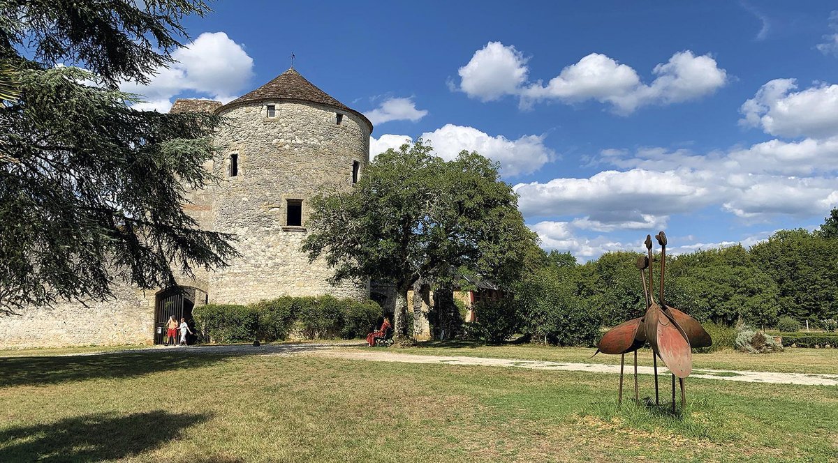 EditionPerigord's tweet photo. Un petit tour du côté de chez Michel de Montaigne, philosophe et humaniste d'une modernité insolente  ? Un lieu à (re)découvrir absolument ! 🤩
https://t.co/hYqnEIiacA https://t.co/q7n2Cr0SPB