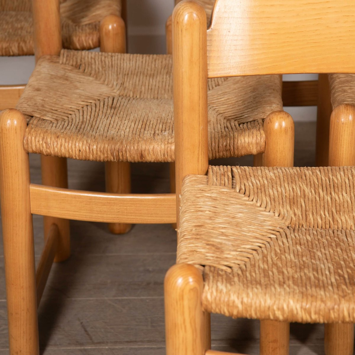 L A T E S T  A R R I V A L ✨

Set of Six 20th Century Blonde Wood and Rush Seated Dining Chairs
 
buff.ly/3zNjqQG 

#LorfordsAntiques #Lorfords #Antiques #20thCentury #DiningChairs