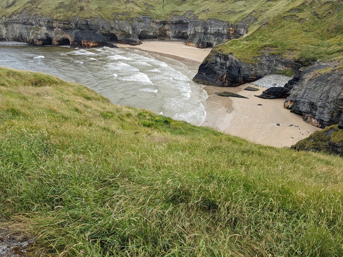 BilickiVicki's tweet photo. Nun's beach Ballybunnion #BromoreCliffs https://t.co/w9jjSFGUEt