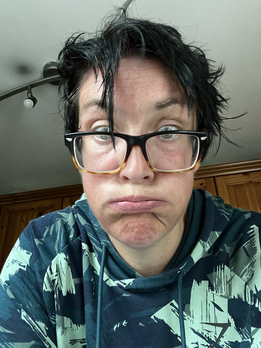 CuriousBecks's tweet image. This is the face of someone who has just been tortured for 20 minutes by a #SmartHulaHoop 🥵🥵

Actually quite fun but easy to loose the momentum if you loose concentration 😂

#NursesActive #GetActiveChallenge @WeNurses