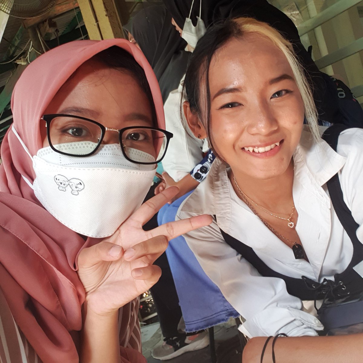 vveishin's tweet photo. @nw_timeless recap!! Gak capek-capek ngomong I'm very thankful for this event—for the chance of meeting new friends in this new city, as well as the gifts that I got. Seneng bangeet dapet hadiah banyak dan freebies lucu-lucu. I love each and every one of it. https://t.co/lF8mL45Hv4