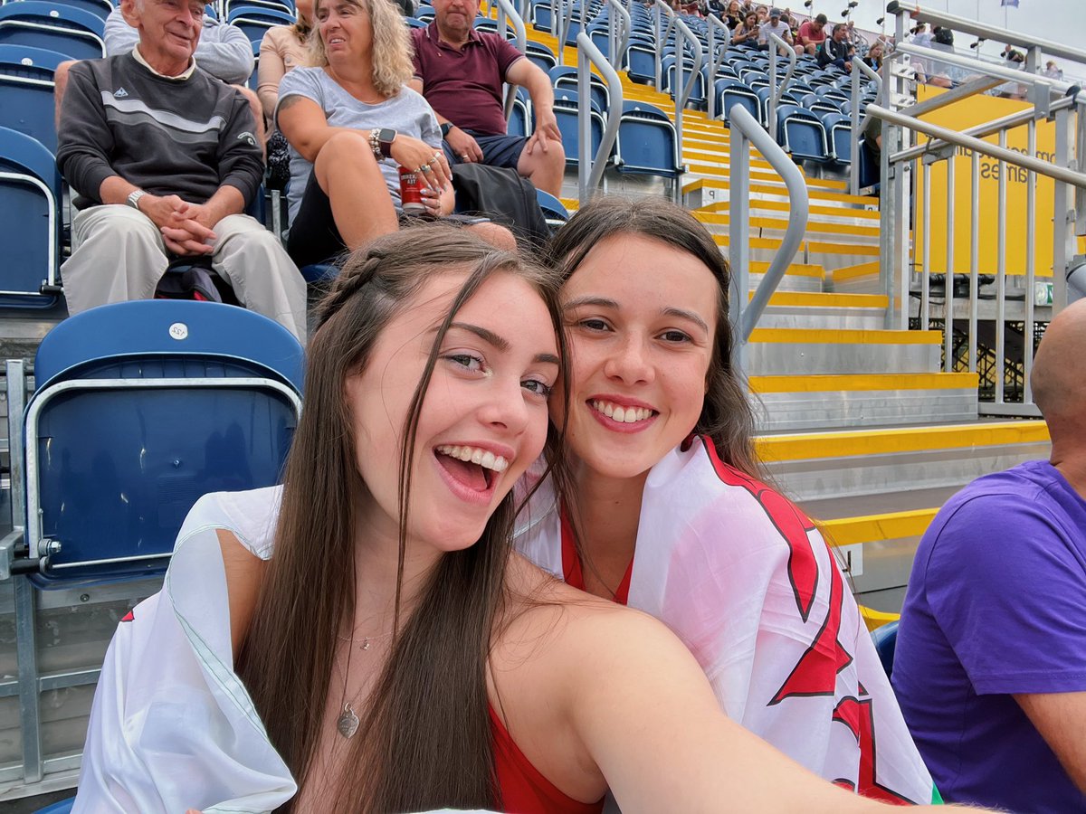 gracexmorganxx's tweet photo. Team Morgan are ready !!! 🏴󠁧󠁢󠁷󠁬󠁳󠁿❤️@TeamWales @WelshAthletics #CWG2022 https://t.co/YosLAkLJGR