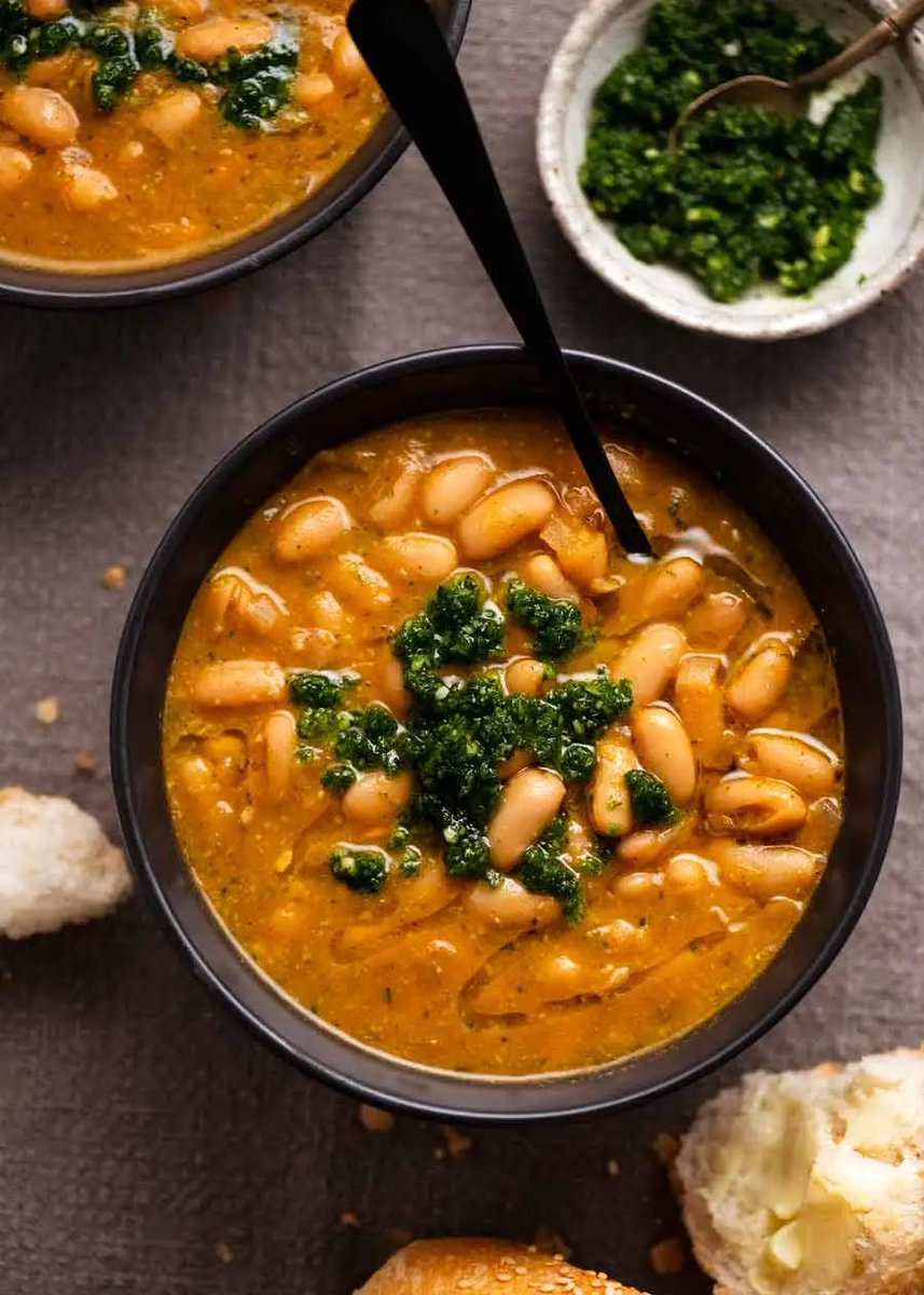 #Vegan Bean Soup #Yumm 🍲🥄
Traditional #Spanish bean soup topped with a deliciously pesto-like #picada #BeanSoup #SoupForTheSoul #SoupRecipe #Bean
#ElBulli (world-famous 3-Michelin restaurant)⭐️⭐️⭐️
#Plantbased #VeganForTheAnimals 
recipetineats.com/el-bullis-bean…
