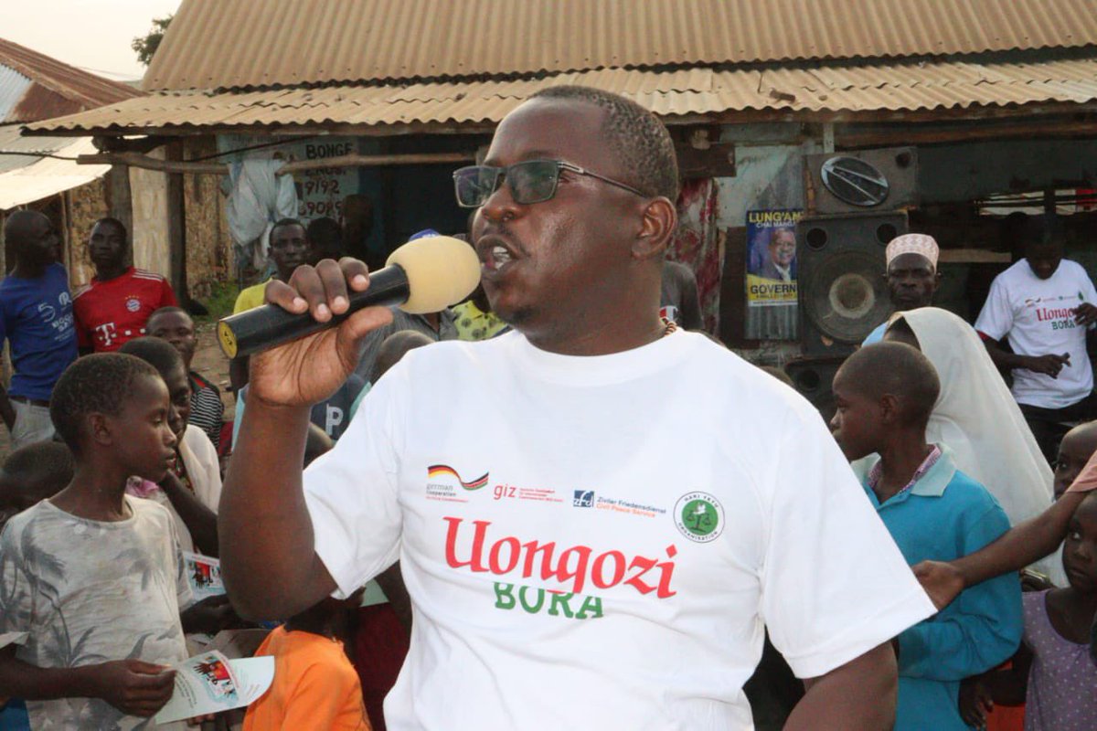 HakiYetuOrg's tweet photo. @HakiYetuOrg conducting an outreach on #UongoziBora through theater in Kinango Sub County, @OurKwaleCounty. #HusikaUsikike https://t.co/zZjvhCJlP3