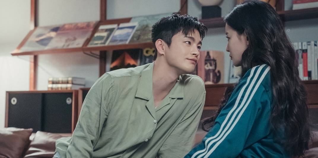 TheDramaWorld2's tweet photo. PHOTO: Nam Han Joon &amp; Han Jae Hee exchange dizzying glances!😲😍

Catch episode 12 airing tonight on Netflix!

#cafeminamdang #thehandsomeman #SeoInGuk #OhYeonSeo #koreandrama #kdrama #koreandramas #kdramas #netflix #korea #kpop https://t.co/riWni6LNj2