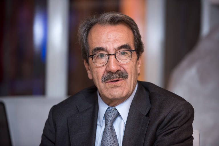 España Digital (@espana_digital) on Twitter photo Lamentamos profundamente el fallecimiento de Emilio Ontiveros, patrono de <a href="/espana_digital/">España Digital</a>. Gran profesional y mejor persona, estaba siempre dispuesto a colaborar cuando se trataba de trabajar por una sociedad mas justa e igualitaria... Descansa en paz.... Lamentamos profundamente el fallecimiento de Emilio Ontiveros, patrono de <a href="/espana_digital/">España Digital</a>. Gran profesional y mejor persona, estaba siempre dispuesto a colaborar cuando se trataba de trabajar por una sociedad mas justa e igualitaria... Descansa en paz....