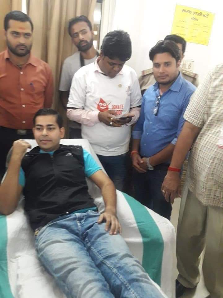 vbdsaurabh's tweet photo. #वाराणसी 9 अक्टूबर 2022 को होने वाले बृहद स्वैच्छिक रक्तदान शिविर में @Uppolice के जवानों एवं अधिकारियों का भी आह्वान है कि उक्त स्वैच्छिक रक्तदान शिविर में बढ़ चढ़कर हिस्सा लें और शिविर को सफल बनाएं, जिससे कि ज्यादा से ज्यादा जरूरतमंदों की मदद हो सके।
@varanasipolice @NACOINDIA https://t.co/5H8l5ZfDHZ