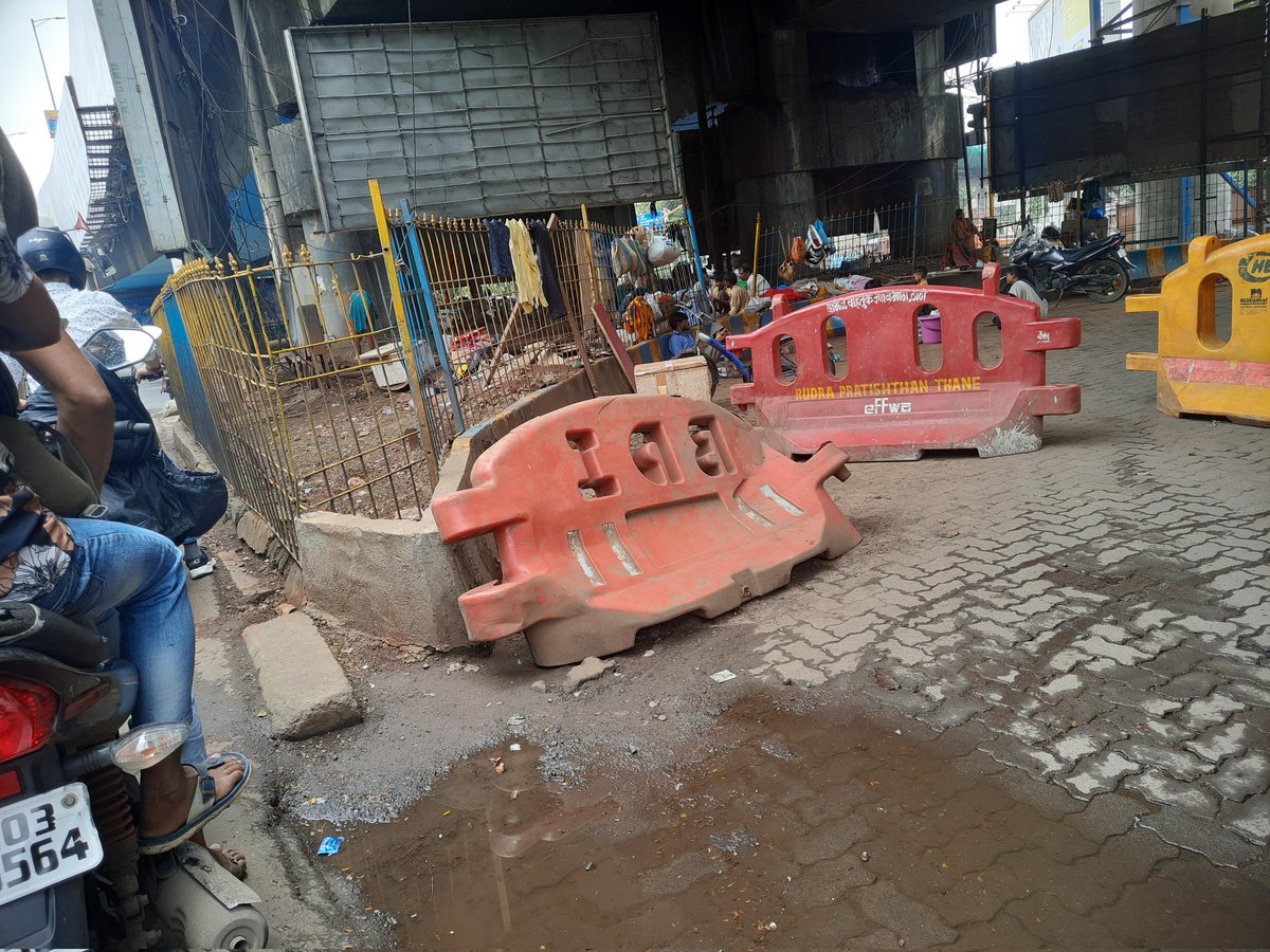 DrAdarshShetty's tweet photo. @TMCaTweetAway @TMCsmartcity Rampant encroachment, gambling &amp; a sorry state of affairs in our heart of city at Teen haath naka, Thane. Shocking &amp; appalling how this keeps happening under several flyovers in Thane inspite of repeated complaints! Wake up TMC! https://t.co/zq6ogSVti6