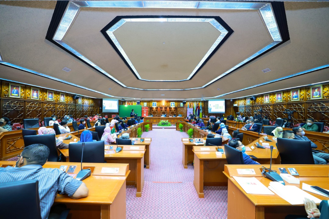 ukm_my's tweet photo. Naib Canselor, Prof. Dato’ Gs. Ts. Dr. Mohd Ekhwan Toriman hadir ke Majlis Syarahan Perdana Profesor yang disampaikan oleh Prof. Dr. Tan Hui Jan dari Fakulti Perubatan bertajuk Epilepsi: Mitos dan Fakta. #SyarahanPerdanaProfesor #FPer #UniversitiWatanKita #UKM #UKMSharing https://t.co/5WCGHwAytC
