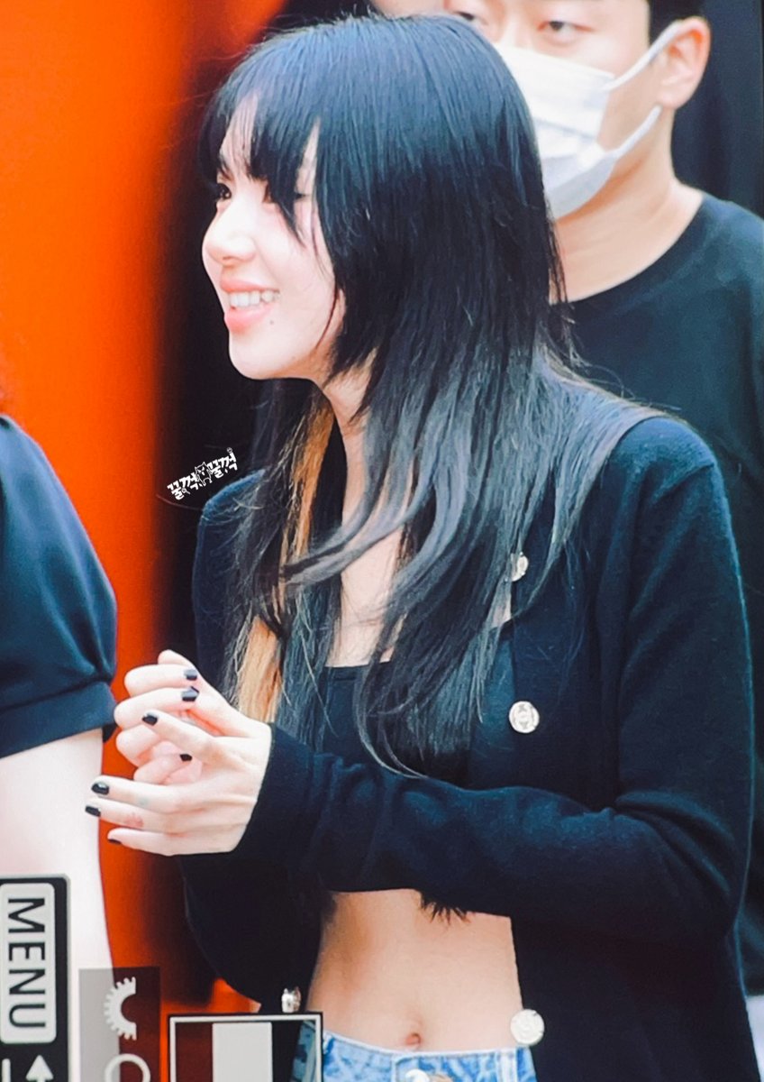 gukalgukal0423's tweet photo. 220802 샤넬 포토월 프리뷰 🍓👋💫

#채영 #CHAEYOUNG #チェヨン
#TWICE #트와이스    
@JYPETWICE https://t.co/ZJRZoPrbNE