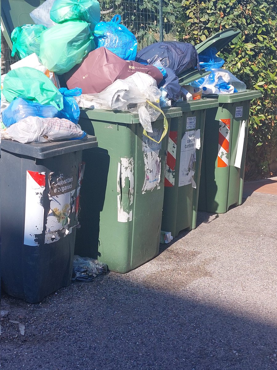 taddala's tweet photo. Ringraziamo l'azienda per il servizio e l'efficienza che rendono la nostra città decorosa ed elegante, ogni giorno! Pagare i servizi è nostro dovere e piacere. #tari #AMA #lavoratorionesti #stipendio #bustapaga https://t.co/rvyhHptzhR